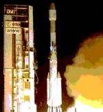 Un décolage d'Ariane 4 de nuit de la base de Kourou