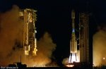 Un décolage d'Ariane 4 de nuit de la base de Kourou